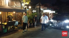 Prabowo Makan Malam Bareng Gibran di Angkringan Solo