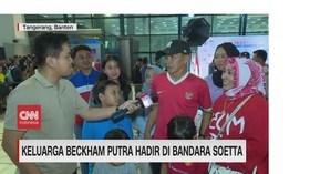 VIDEO: Keluarga Beckham Putra Hadir di Bandara Soetta