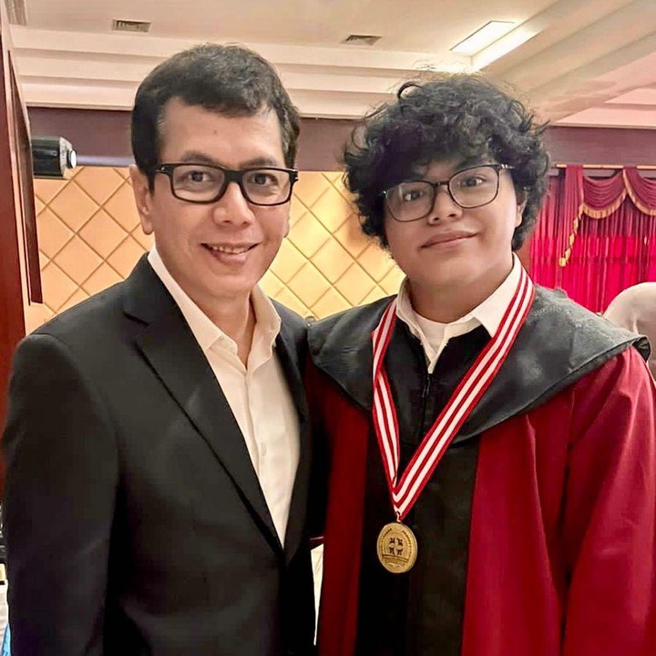 7 Potret Kompak Wishnutama & Wina Natalia Hadiri Wisuda Anak Kedua