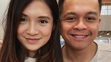 Rio Alief Ajak Kekasih Baru Ziarah ke Makam Mendiang Istri