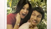 Titi Kamal Unggah Foto Lawas dengan Christian Sugiono, Sebut Sang Suami Baik Hati & Sabar