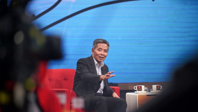 Membangun desa bukan hanya melalui fisik saja, tetapi juga membangun sumber daya manusianya.