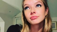 <p>Melihat Apple tumbuh menjadi gadis dewasa yang memesona, banyak yang menyebut Apple sebagai 'the future fashionista' lho, Bunda. Melansir dari People, ketika umurnya 4 tahun, Karl Largerfield, pernah menyebut suatu hari Apple akan menjadi 'Chanel Girl'. (Foto: instagram.com/gwynethpaltrow)</p>