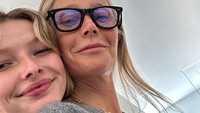 <p>Nama Apple yang unik pernah menjadi perbincangan pada masanya. Banyak yang mempertanyakan mengapa bayi diberi nama seperti buah? Konon, nama itu merupakan ide sang Ayah, Chris Martin.&nbsp;(Foto: instagram.com/gwynethpaltrow)</p>
