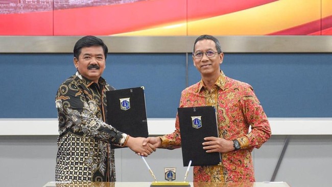 Kementerian Agraria dan Tata Ruang/Badan Pertanahan Nasional menyerahkan 162 setifikat aset Pemerintah Provinsi DKI Jakarta berupa 225 hektare bidang tanah.