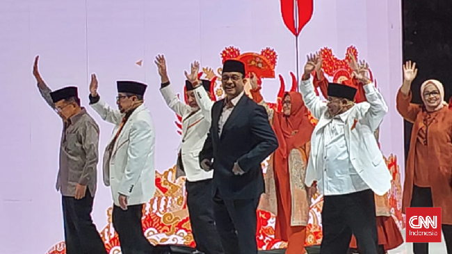 Anies Baswedan disambut meriah oleh kader PKS saat datang ke Istora Senayan, Jakarta.