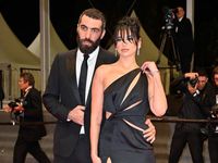 Gaya Pasangan Selebriti Di Cannes Film Festival 2023! Dua Lipa Pamer ...