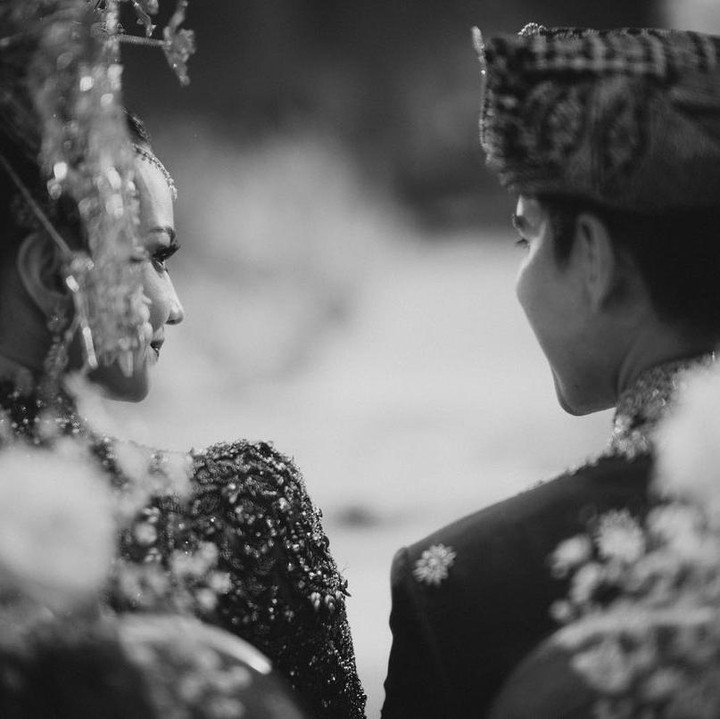 <p>Selamat menikah untuk Enzy dan Molen. Kita doakan, semoga rumah tangga mereka langgeng, bahagia, dan dilimpahi keberkahan oleh Tuhan yang Maha Esa ya, Bunda. (Foto: Instagram @enzystoria)</p>