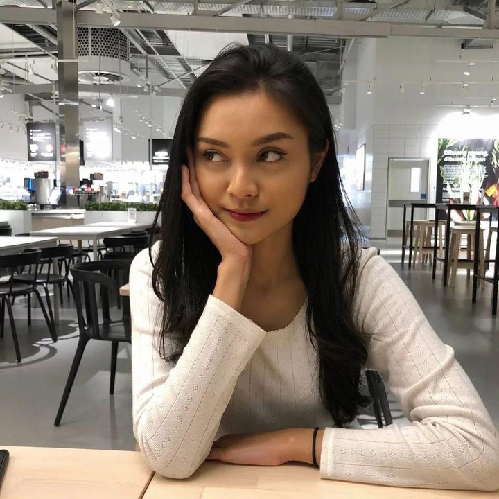 <p>Wanita kelahiran Bandung, 28 Mei 1996 ini memang punya rekor prestasi yang cukup diperhitungkanya, Bunda. (Foto: Instagram @farhanariswari) <br /><br /><br /></p>
