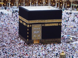 Beda Respons Kemenag-MUI Sikapi Izin Visa Turis untuk Umrah Backpacker