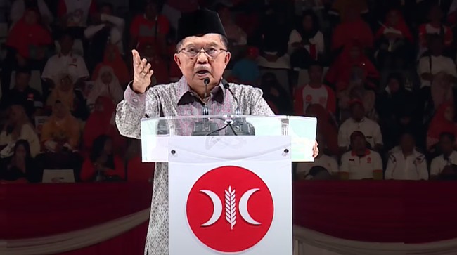 Menurut JK, masih banyak jalan rusak di berbagai daerah. Sementara jalan tol hanya dapat dinikmati orang mampu.