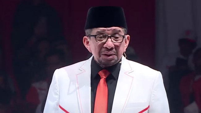 Ketua Majelis Syuro PKS, Salim Segaf Al Jufri berpantun soal pentingnya koalisi untuk membangun bangsa di aktivitas rakernas partai.