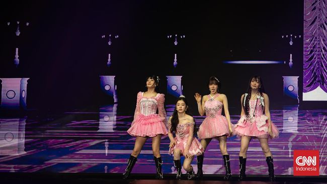 Red Velvet sempat ditantang kedekatannya dalam gim chemistry test saat tampil dalam Konser Musik Lazada Fest 12.12 di Indonesia Arena, Jakarta, Rabu (13/12).