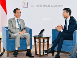 Beda Gaya Kaus Kaki Jokowi dengan Pemimpin Dunia G7