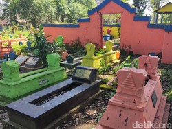 Penjelasan Kades Soal Makam Dicat Warna-Warni: Murni Donatur Warga
