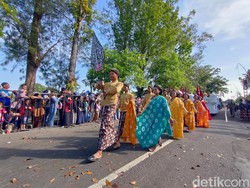 Melihat Luwesnya Pelajar Kulon Progo Peragakan Busana Mataraman