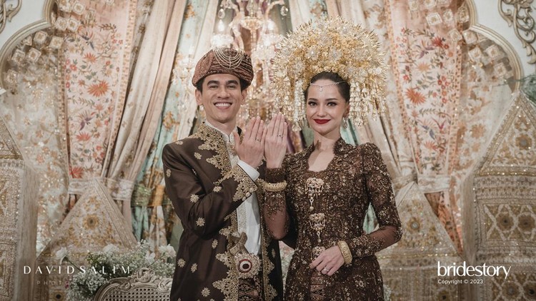 Pernikahan Enzy Storia Pernikahan Enzy Storia