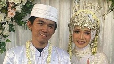img-title Tiko Anak yang Urus Ibunda di Rumah Terbengkalai Resmi Nikahi Kekasih