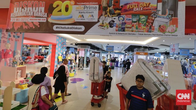 Transmart Full Day Sale kembali lagi dengan promo gede-gedean pada Sabtu (22/7). Ada kulkas 2 pintu dengan diskon hingga Rp3 jutaan!