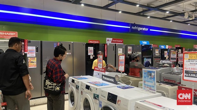 Beragam produk elektronik turun harga di Transmart Full Day Sale, salah satunya kulkas side by side (SBS) dari Rp12 juta jadi Rp8 jutaan aja!