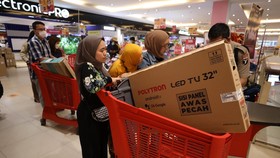 Beli TV LED di Transmart Full Day Sale, Diskon hingga Rp3 Jutaan
