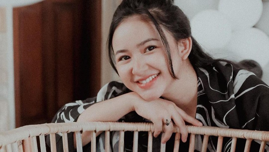 Adinda Azani Adinda Azani