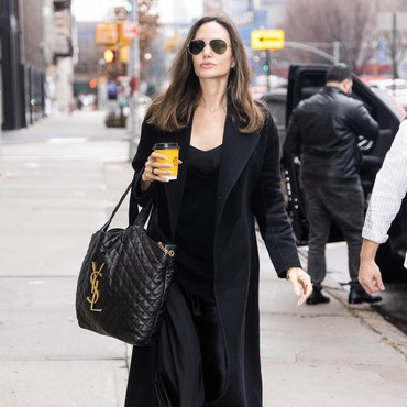 Komentar Angelina Jolie soal Hamas Vs Israel Tuai Hujatan