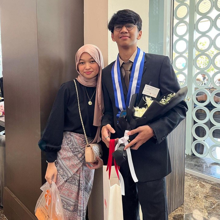<p>Ayman juga mengunggah potret bersama seorang perempuan, Bunda. (Foto: Instagram@ayman_modjo)</p>
