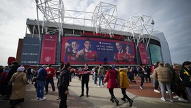 Wacana Stadion Baru MU, Old Trafford Dirobohkan?
