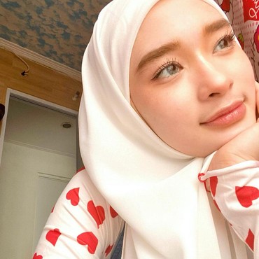 Ini 7 Potret Inara Rusli Buka Cadar Demi Menafkahi Ketiga Anak