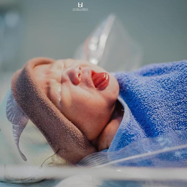 <p>Tak henti mengucapkan rasa syukurnya, Kesha berharap Aisha tumbuh menjadi anak yang sholehah dan bermanfaat untuk orang sekitarnya, Bunda. "Aisha, jadi anak yang sholehah ya nak. <em>InsyaAllah,</em> kelak kamu akan jadi manusia yang bermanfaat untuk orang-orang di sekitarmu," ungkap Kesha. (Foto: Instagram@kesharatuliu05)</p>