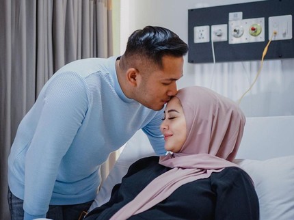 5 Potret Kesha Ratuliu Melahirkan Anak Kedua, Nama Bayinya Cantik Bun