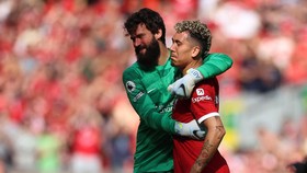Tangis Firmino Pecah Usai Liverpool vs Aston Villa