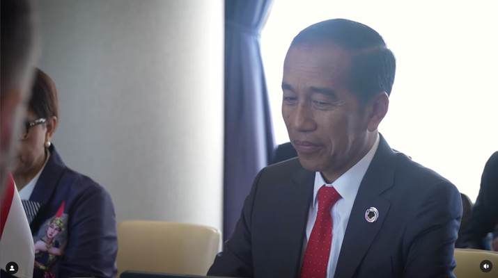 Pertemuan Presiden Jokowi dengan Presiden Ukraina volodymyr Zelensky saat serangkaian acara KTT G7 di Horishima Jepang. (Tangkapan Layar Instagram @zelenskiy_official)