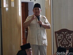 Kala Prabowo Malu-malu Minta Dukungan Nyapres Saat Kunjungi Ponpes Jatim