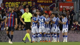 De Jong Blunder, Barcelona Dipermalukan Sociedad 1-2
