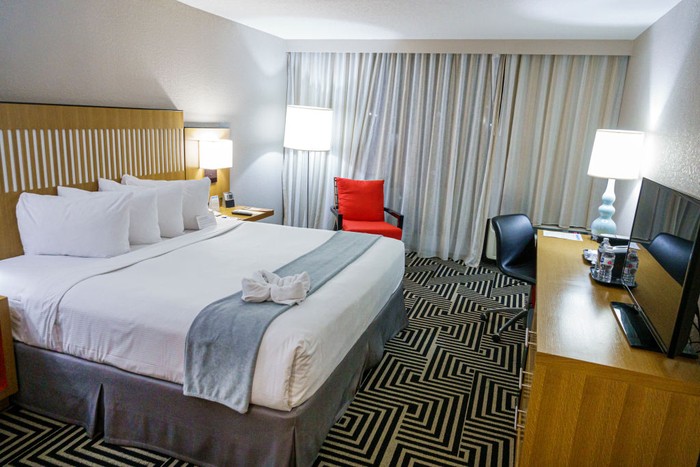 Sadarkah bahwa setiap masuk kamar hotel selalu saja spreinya berwarna putih? Ternyata ini alasannya.