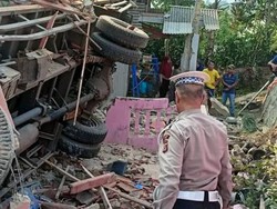 Polisi Jelaskan Kronologi Truk Hantam Rumah di Bogor