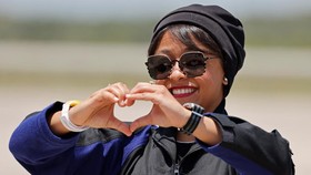 FOTO: Misi Ax-2, Cerita Manis Perempuan Pertama Saudi ke Angkasa