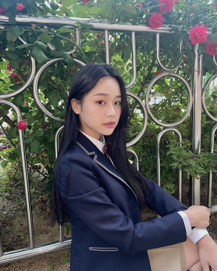 Belum lama ini, Jang Yeo Bin mencuri perhatian publik melalui peran barunya sebagai seorang siswi SMA bernama Han So Yeon yang terlibat cinta segitiga bersama Sehun EXO dan Jo Joon Young dalam drama All That We Loved./ Foto: instagram.com/yexobin