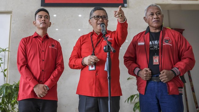 Putra Jokowi, Gibran Rakabuming adalah kader PDIP yang maju bersama Prabowo Subianto di Pilpres 2024. Padahal PDIP telah mengusung Ganjar Pranowo-Mahfud MD.