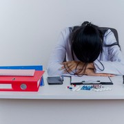 Tak Bersemangat Kerja Usai Liburan? Yuk Kenalan dengan Post Holiday Blues dan Cara Mengatasinya!