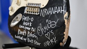 Gitar Fender Stratocaster Kurt Cobain Laku Rp8 M Lewat Lelang