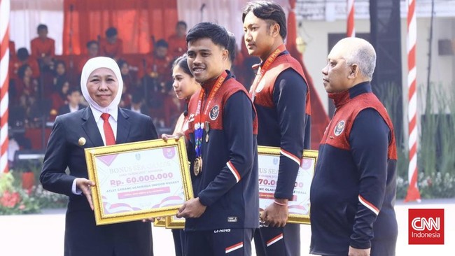 Gubernur Jawa Timur Khofifah Indar Parawansa menggelontorkan bonus untuk para atlet Indonesia asal Jatim yang meraih medali di SEA Games 2023 Kamboja.