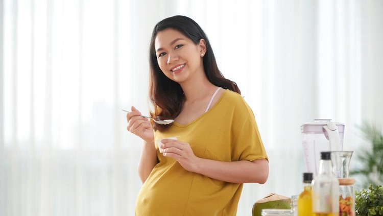 Ilustrasi Ibu Hamil Makan Yogurt Ilustrasi Ibu Hamil Makan Yogurt