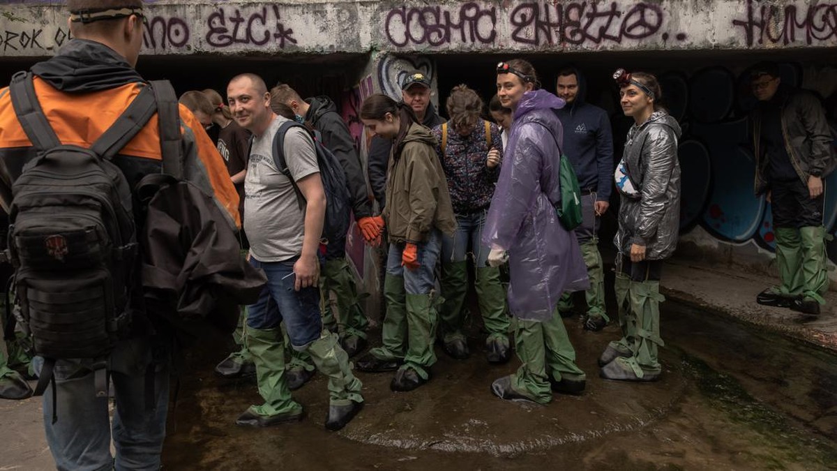 FOTO: Tur Tak Biasa Menjelajah Bawah Tanah Kota Kyiv Ukraina