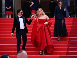 Klarifikasi Jennifer Lawrence Setelah Viral Pakai Sandal Jepit di Cannes