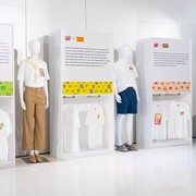 Uniqlo Rilis Koleksi Kaus Unik Berhiaskan Logo Indomie dan Mickey Mouse Pakai Baju Daerah