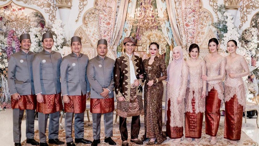 Pernikahan Enzy Storia Pernikahan Enzy Storia