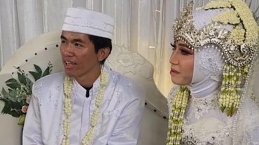7 Potret Pernikahan Tiko Anak Ibu Eny yang Tinggal di Rumah Mewah Terbengkalai